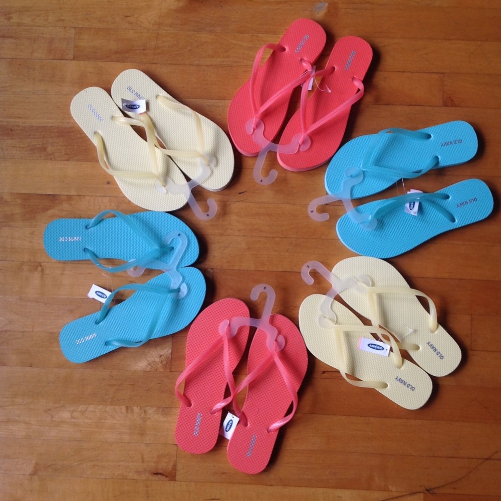 OLD NAVY Classic Thong Flip-Flops Pastel Colors